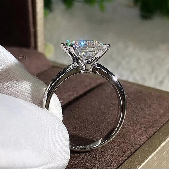 NEW 2 Carat Square Princess Cut Engagement Ring - Picture 2 of 5